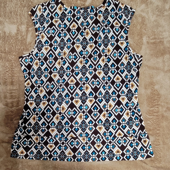 Geometric Patterned Women's Top - Picture 3 of 4